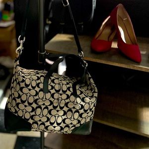 HADLEY SIGNATURE ZIP SATCHEL 
SILVER/BLACK/WHITE/BLACK
COACH STYLE # F31841